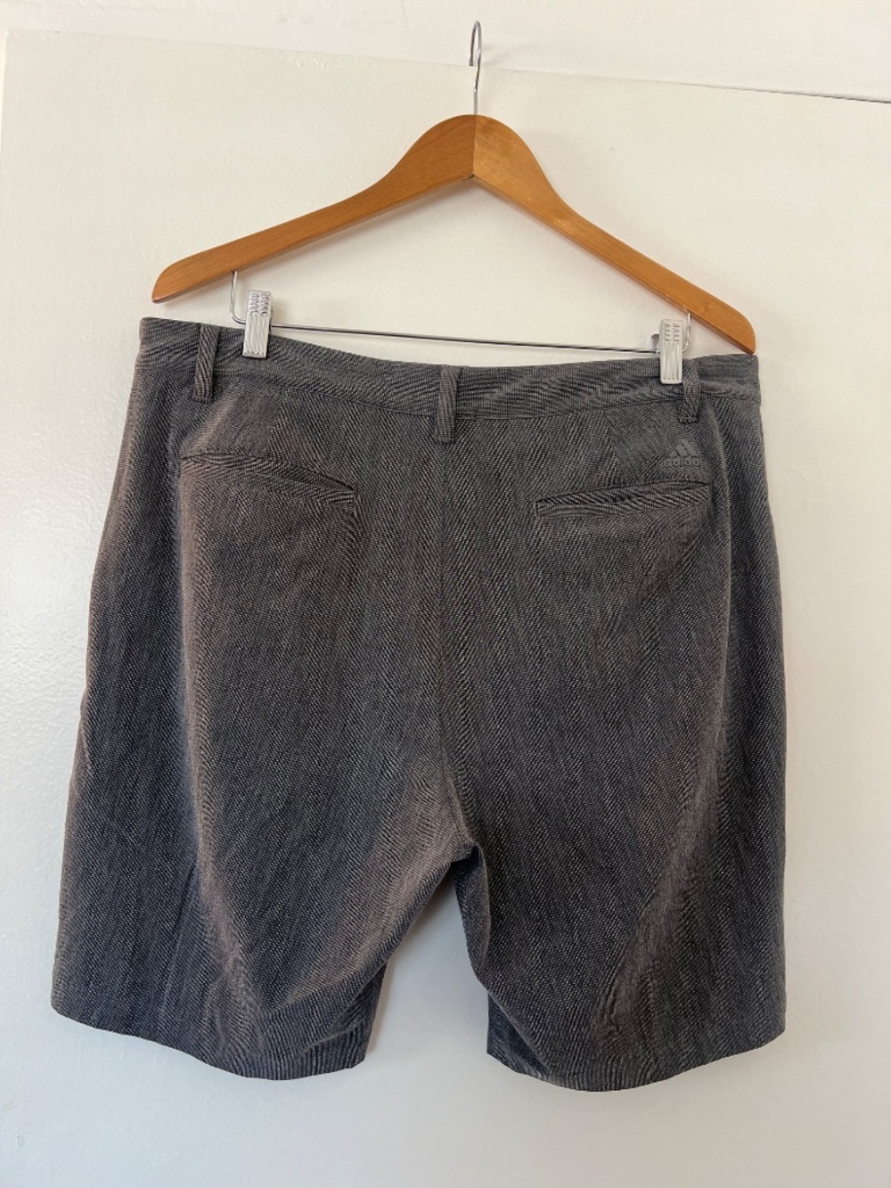 Adidas Men's Heathered Grey Golf Shorts Size 35 - Picture 2 of 3